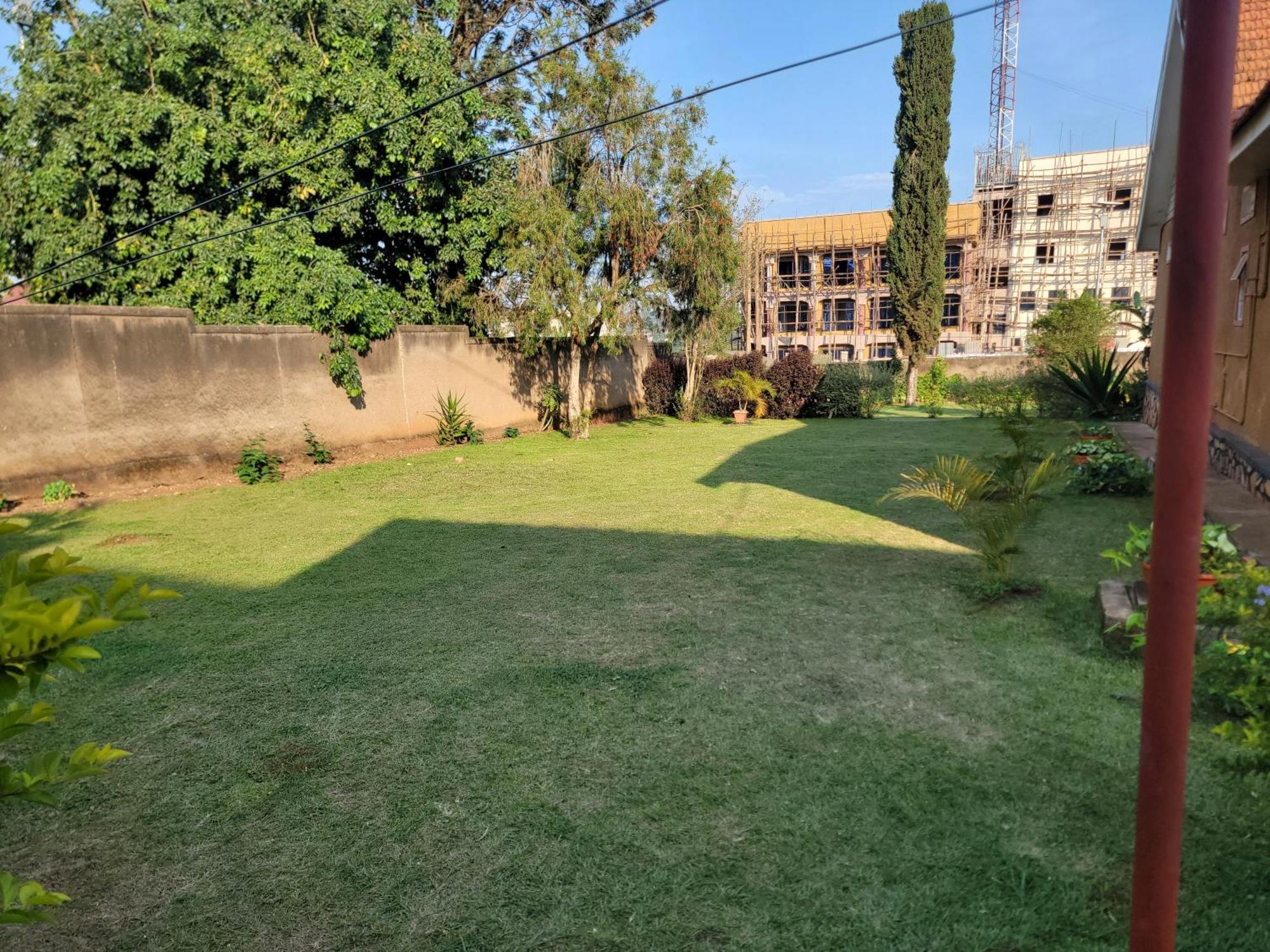 مبيت وإفطار Masaka Grassroots Cafe & Deli المظهر الخارجي الصورة